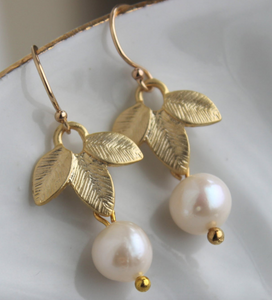 Freshwater Pearl Earrings-Leaf